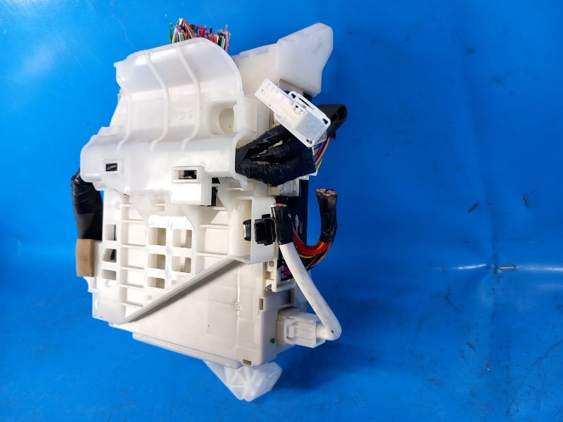 Блок электронный PRIUS - 30 09-17 2010 ZVW30