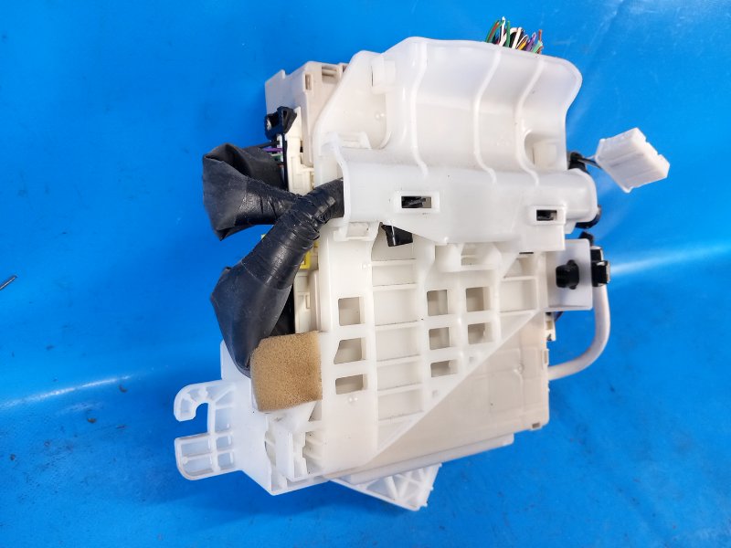 Блок электронный PRIUS - 30 09-17 2010 ZVW30