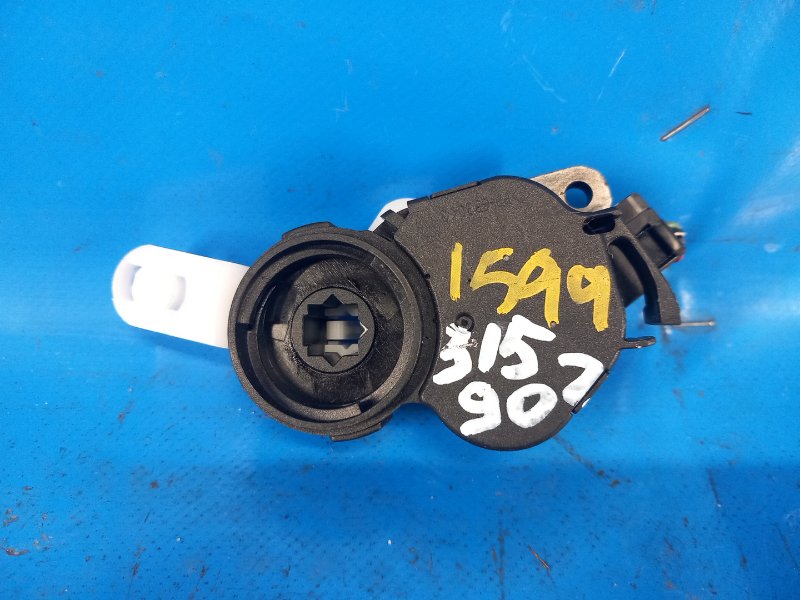 Запчасть моторчик заслонки печки NISSAN SENTRA B17 12-21 2015 B17 1.8 MRA8DE 277313DF0A Б/У Моторчик заслонки печки NISSAN SENTRA B17 12-21 2015 B17 1.8 MRA8DE 277313DF0A Б/У