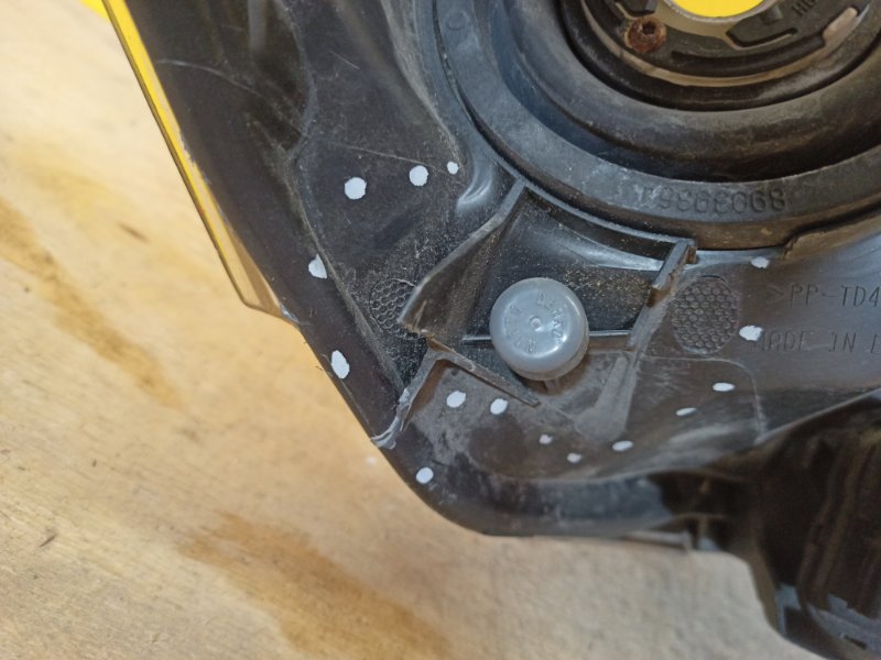 Фара левая AURIS 06-12