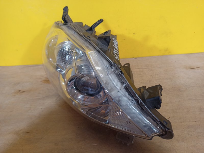 Фара правая TOYOTA AURIS 06-12