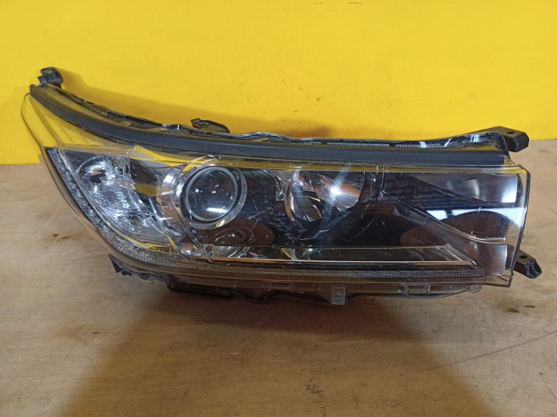 Запчасть фара правая TOYOTA HIGHLANDER 13-19 81110-0E560 Б/У Фара правая TOYOTA HIGHLANDER 13-19 81110-0E560 Б/У