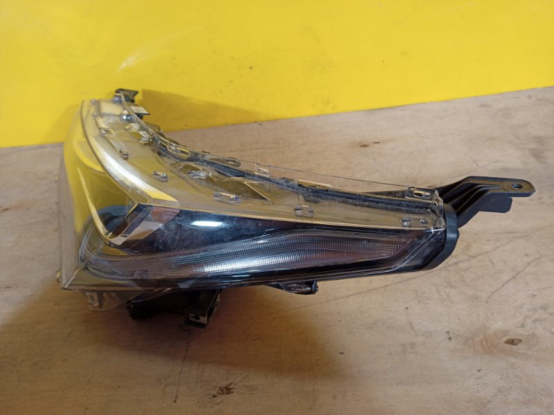 Фара левая TOYOTA COROLLA 12-19 E180