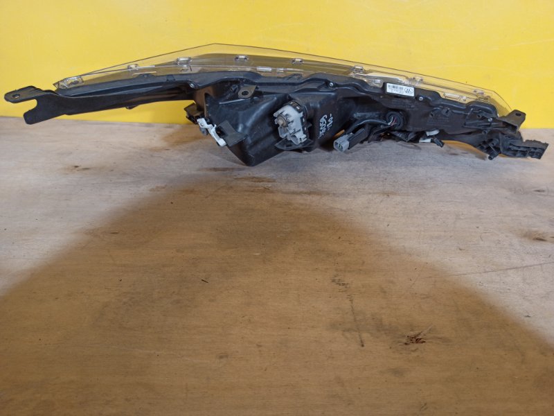 Фара левая COROLLA 12-19 E180