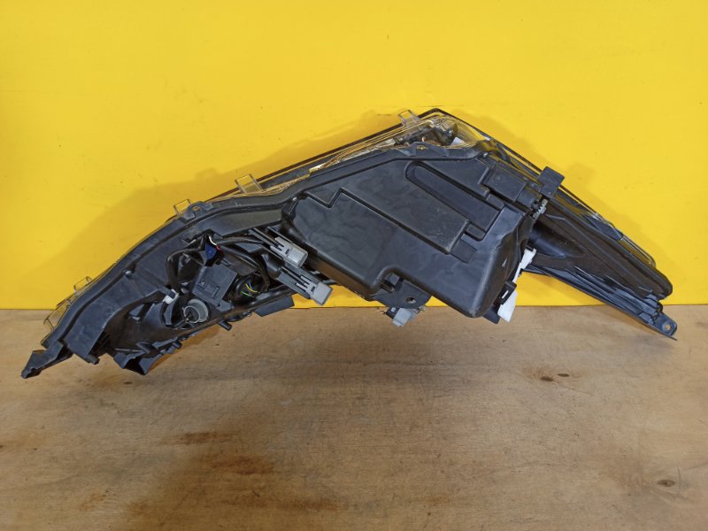 Фара левая COROLLA 12-19 E180