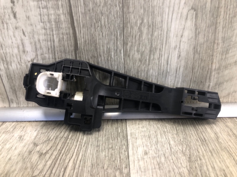 Запчасть кронштейн ручки двери задний левый FIAT 500L (330) 12-17 2013 HATCHBACK 1.4 16V TURBO 51884128 Б/У Кронштейн ручки двери задний левый FIAT 500L (330) 12-17 2013 HATCHBACK 1.4 16V TURBO 51884128 Б/У