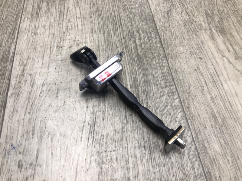 Ограничитель двери задний правый QASHQAI/ROGUE SPORT 14- 2020 J11 2.0L MR20DD