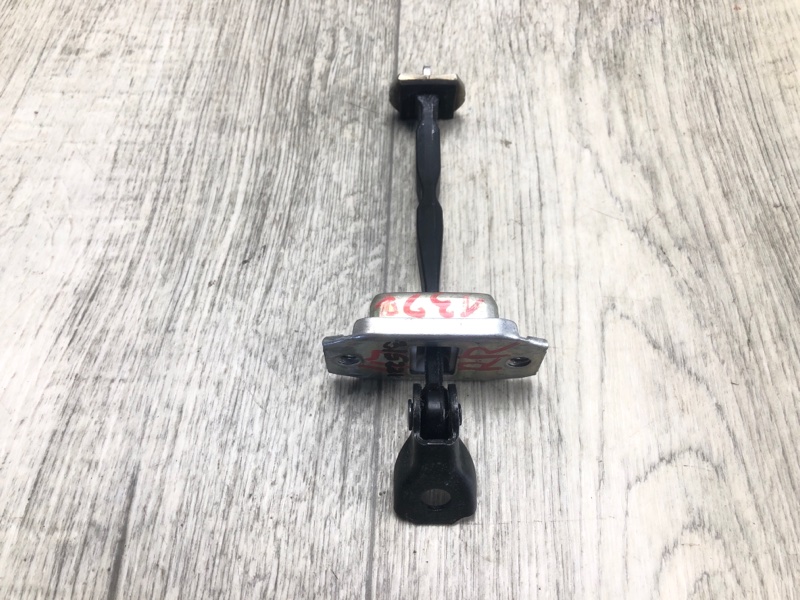 Ограничитель двери задний левый QASHQAI/ROGUE SPORT 14- 2020 J11 2.0L MR20DD