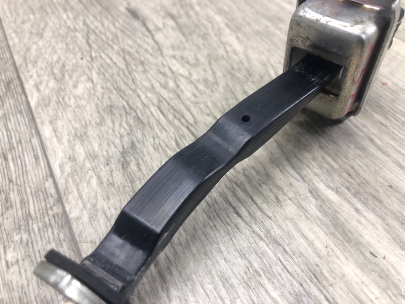 Ограничитель двери задний левый QASHQAI/ROGUE SPORT 14- 2020 J11 2.0L MR20DD