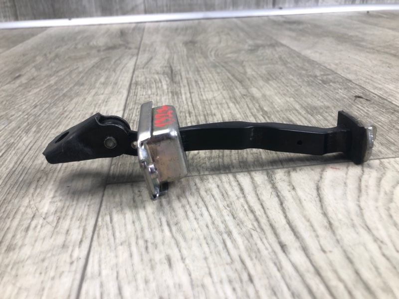 Ограничитель двери передний правый QASHQAI/ROGUE SPORT 14- 2020 J11 2.0L MR20DD