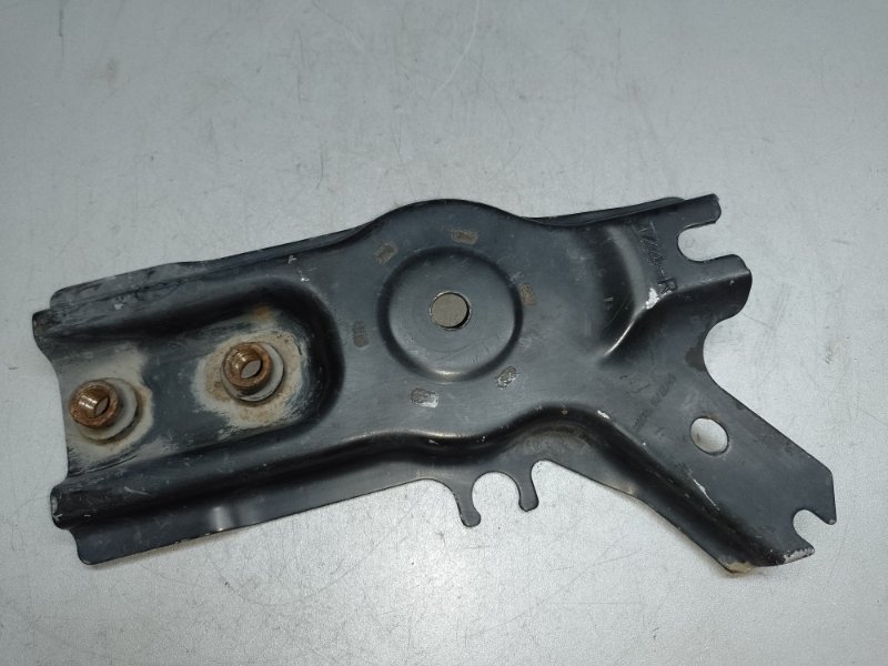 Крепление балки подвески переднее правое TLX 14-17