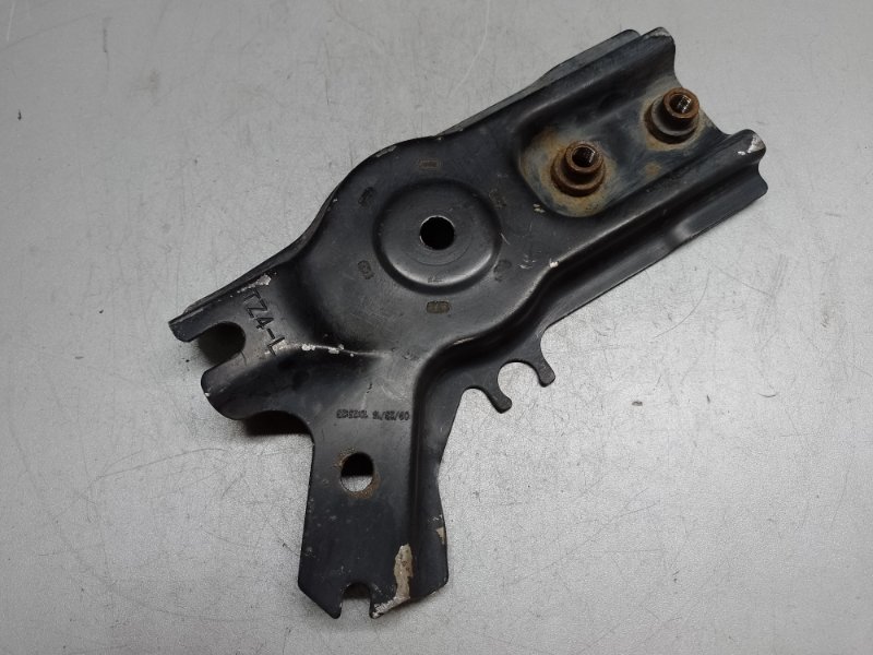 Крепление балки подвески переднее левое TLX 14-17 Крепление балки подвески переднее левое TLX 14-17