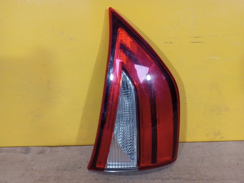 Фонарь внутренний левый TOYOTA SIENNA 11-16 81590-08030 Б/У