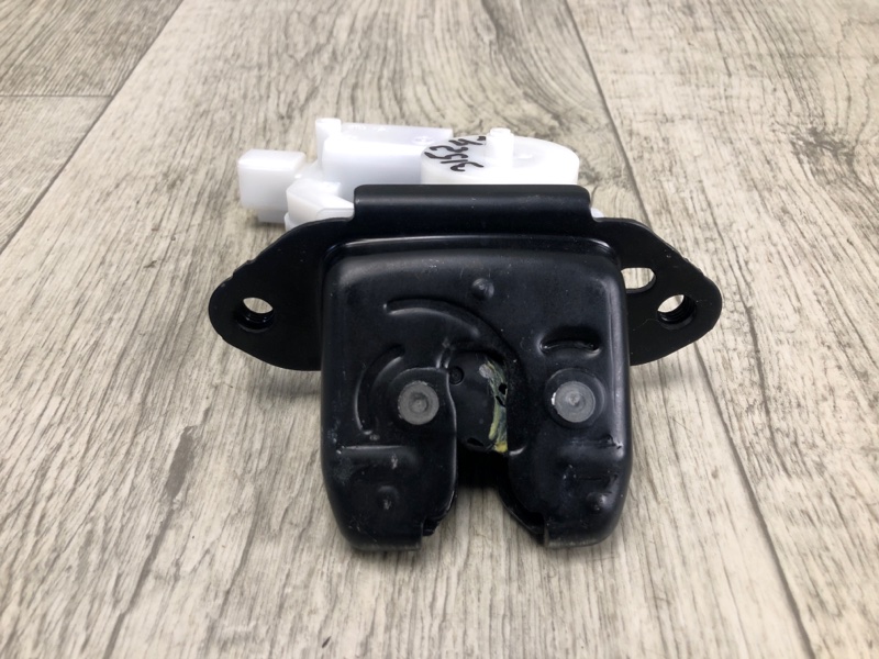 Замок крышки багажника NISSAN QASHQAI/ROGUE SPORT 14- 2020 J11 2.0L MR20DD 90502-4EA1B Б/У