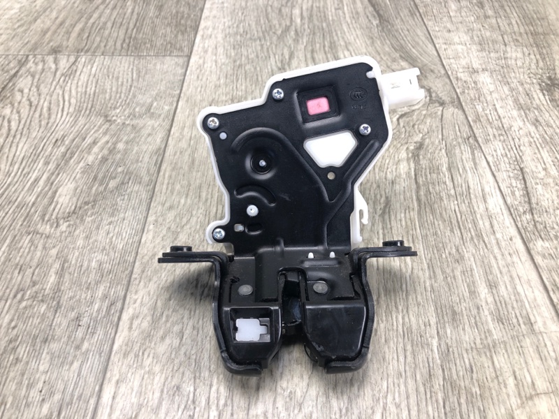 Замок крышки багажника NISSAN QASHQAI/ROGUE SPORT 14- J11 2.0L MR20DD