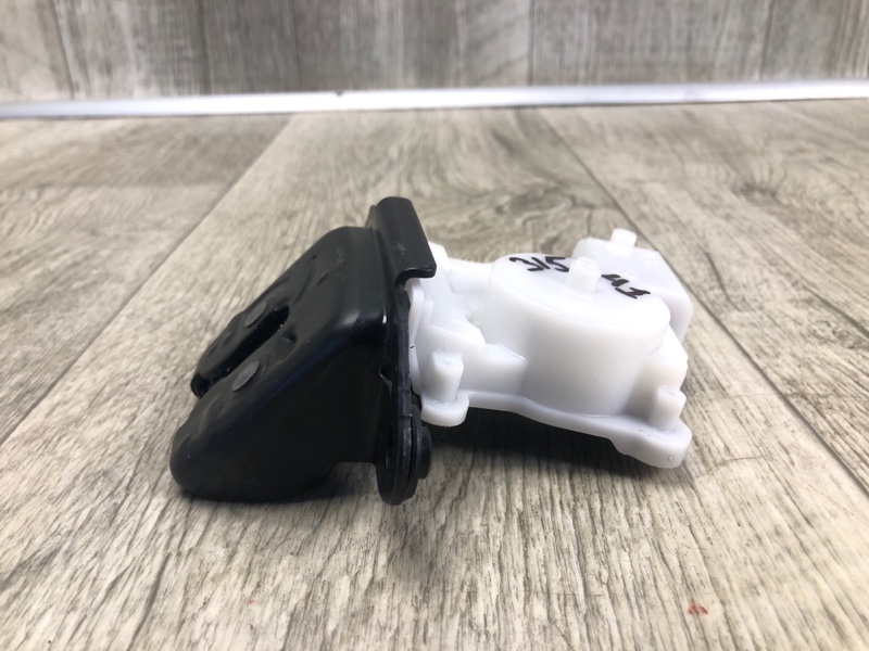 Замок крышки багажника QASHQAI/ROGUE SPORT 14- 2020 J11 2.0L MR20DD