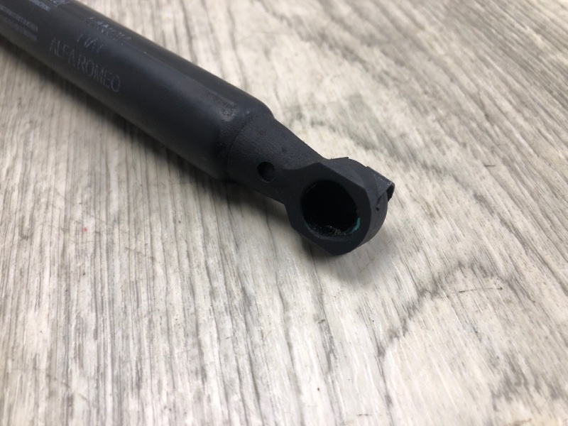 Амортизатор капота 500L (330) 12-17 2013 Hatchback 1.4 16V TURBO