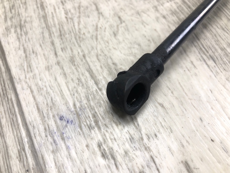 Амортизатор капота 500L (330) 12-17 2013 Hatchback 1.4 16V TURBO