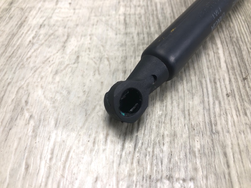 Амортизатор капота 500L (330) 12-17 2013 HATCHBACK 1.4 16V TURBO