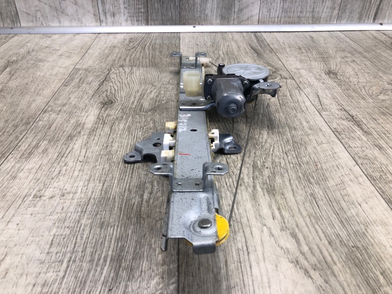 Стеклоподъемник задний правый NISSAN QASHQAI/ROGUE SPORT 14- J11 2.0L MR20DD Стеклоподъемник задний правый NISSAN QASHQAI/ROGUE SPORT 14- J11 2.0L MR20DD