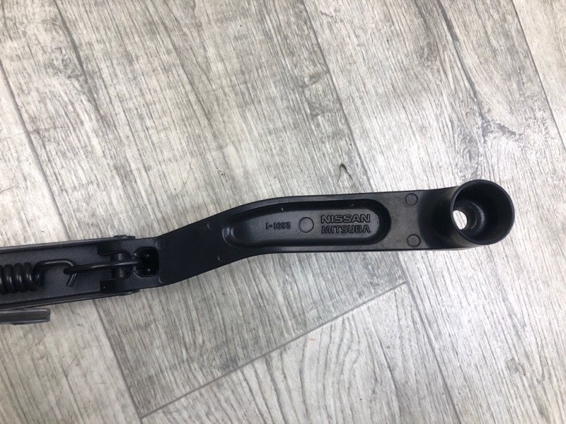 Поводок стеклоочистителя передний левый QASHQAI/ROGUE SPORT 14- 2020 J11 2.0L MR20DD