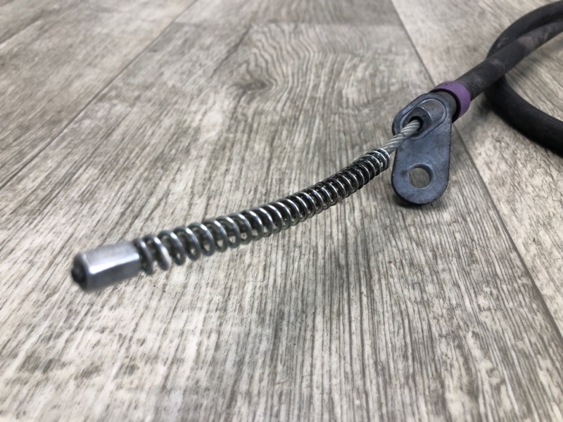 Трос стояночного тормоза задний правый NISSAN QASHQAI/ROGUE SPORT 14- J11 2.0L MR20DD