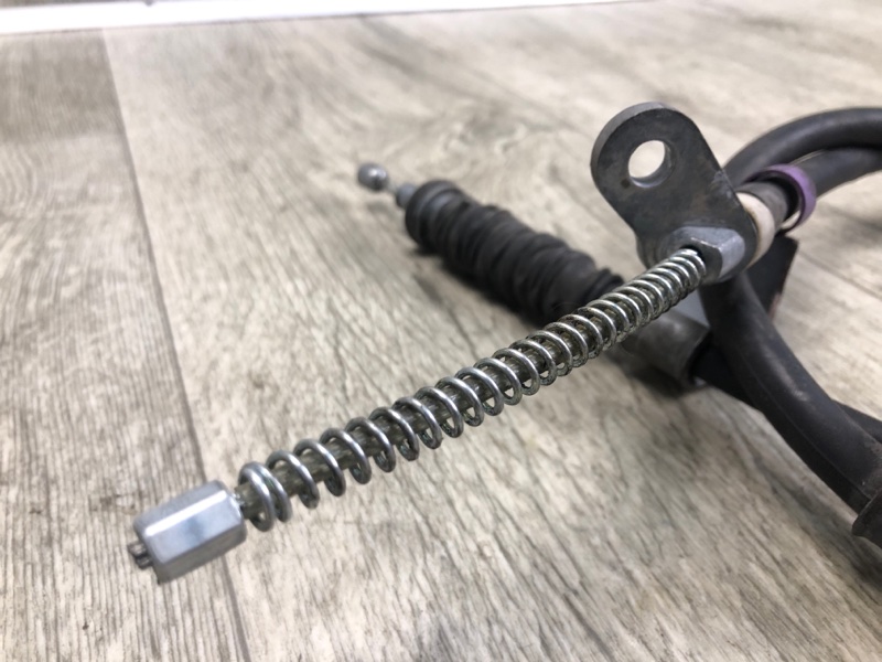 Трос стояночного тормоза задний левый QASHQAI/ROGUE SPORT 14- 2020 J11 2.0L MR20DD