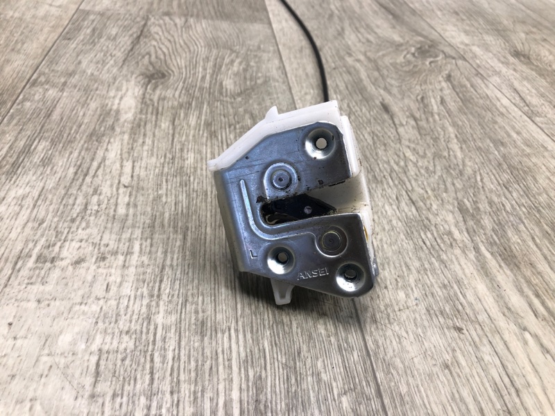 Замок борта левый MITSUBISHI OUTLANDER XL 05-13 2007 2.4 4B12 5808A026 Б/У