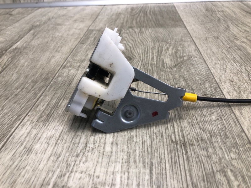 Замок борта левый OUTLANDER XL 05-13 2007 2.4 4B12