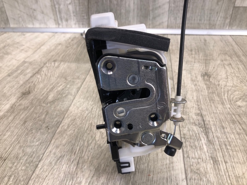 Замок двери задний правый NISSAN QASHQAI/ROGUE SPORT 14- J11 2.0L MR20DD