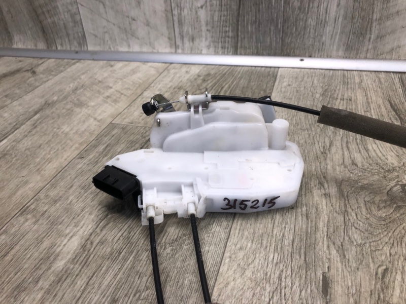 Замок двери задний правый QASHQAI/ROGUE SPORT 14- 2020 J11 2.0L MR20DD