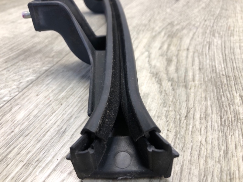 Направляющая стекла двери задняя левая 500L (330) 12-17 2013 HATCHBACK 1.4 16V TURBO