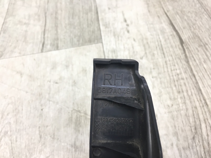 Накладка петли крышки багажника правая OUTLANDER XL 05-13 2007 2.4 4B12