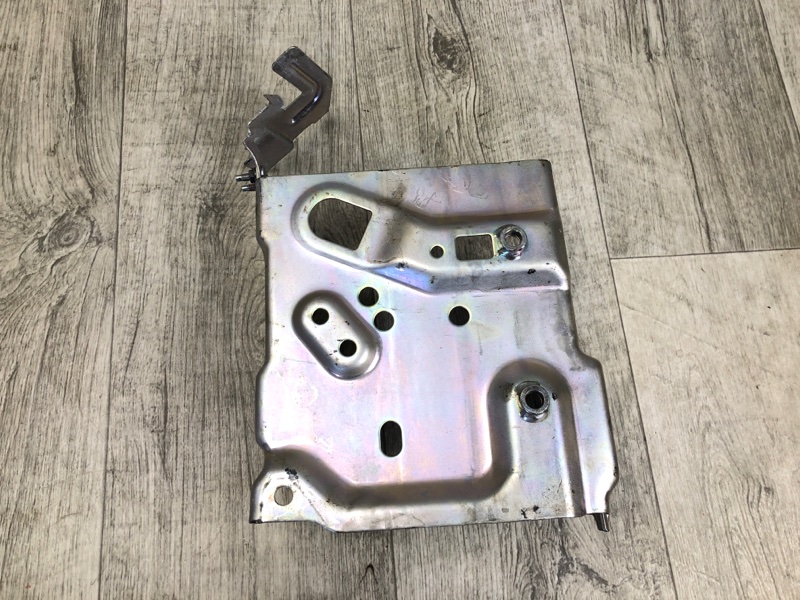 Полка аккумулятора QASHQAI/ROGUE SPORT 14- 2020 J11 2.0L MR20DD