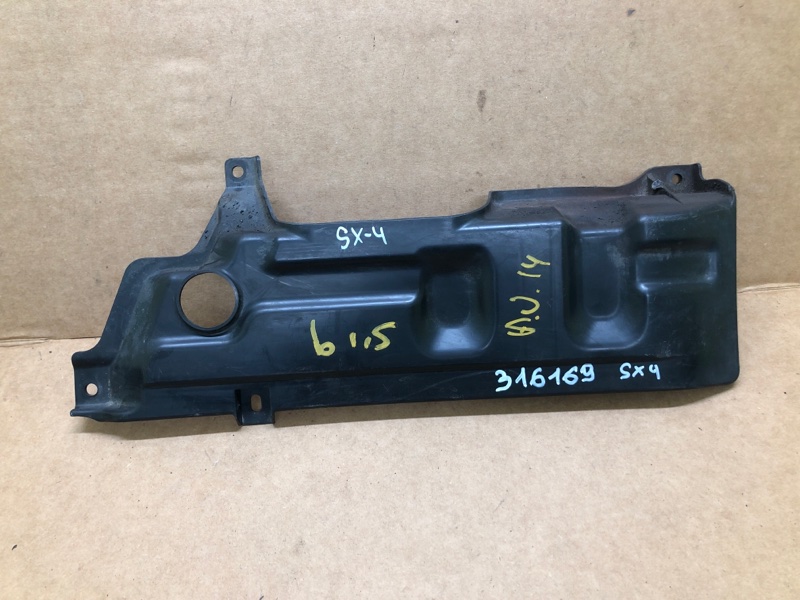 Дефлектор радиатора правый SUZUKI SX4 06-13 2008 2.0 J20A 17793-80J00 Б/У