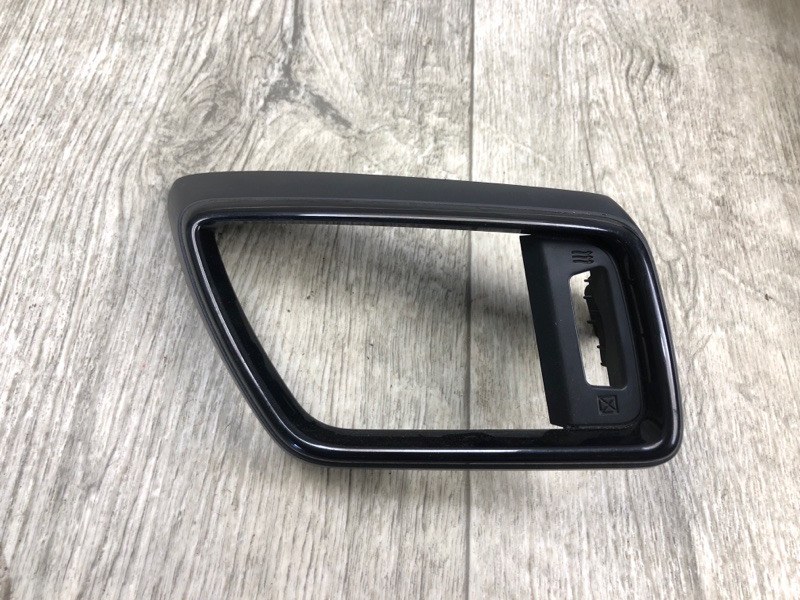 Дефлектор воздушный правый NISSAN QASHQAI/ROGUE SPORT 14- 2020 J11 2.0L MR20DD 68760-6MA0A Б/У