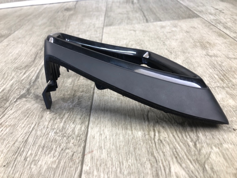 Дефлектор воздушный правый QASHQAI/ROGUE SPORT 14- 2020 J11 2.0L MR20DD