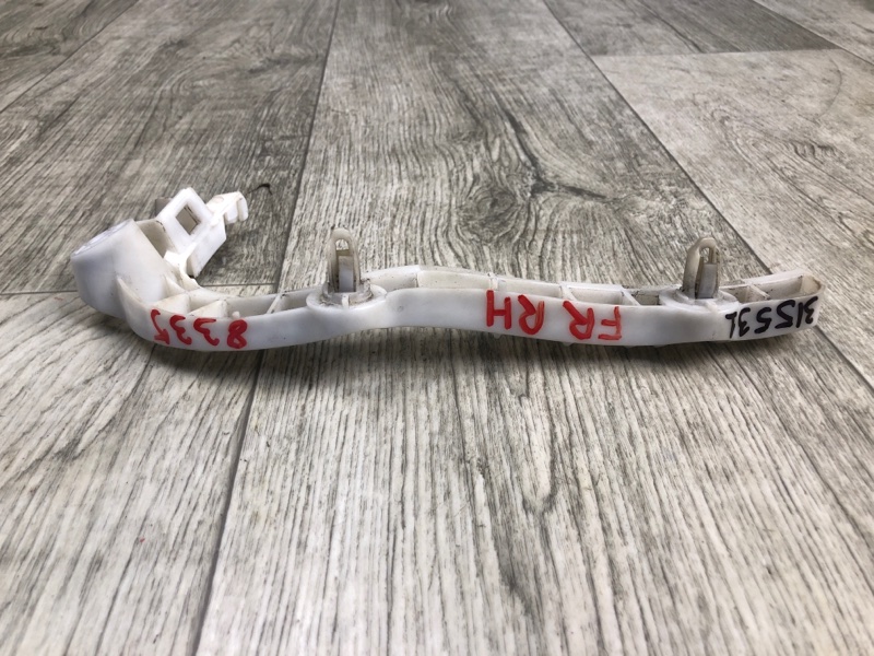 Кронштейн переднего бампера передний правый MITSUBISHI OUTLANDER XL 05-13 2.4 4B12