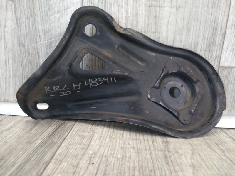 Крепление балки подвески левое CAMRY 30 02-06