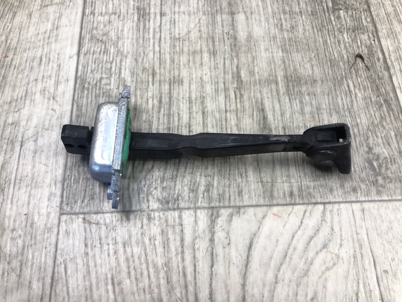 Ограничитель двери передний левый FORTE/CERATO TD 08-13 2009 TD 2.0 G4KD Ограничитель двери передний левый FORTE/CERATO TD 08-13 2009 TD 2.0 G4KD