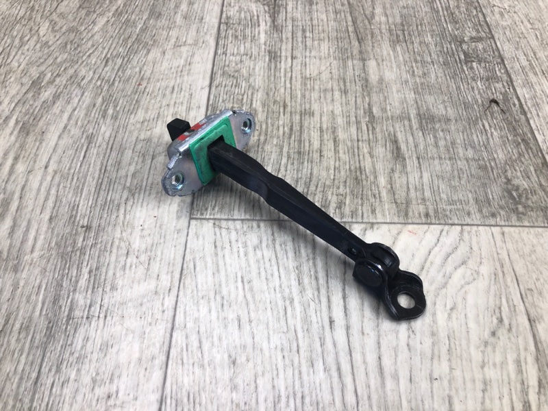 Запчасть ограничитель двери задний правый KIA FORTE/CERATO TD 08-13 2009 TD 2.0 G4KD 794901M000 Б/У Ограничитель двери задний правый KIA FORTE/CERATO TD 08-13 2009 TD 2.0 G4KD 794901M000 Б/У