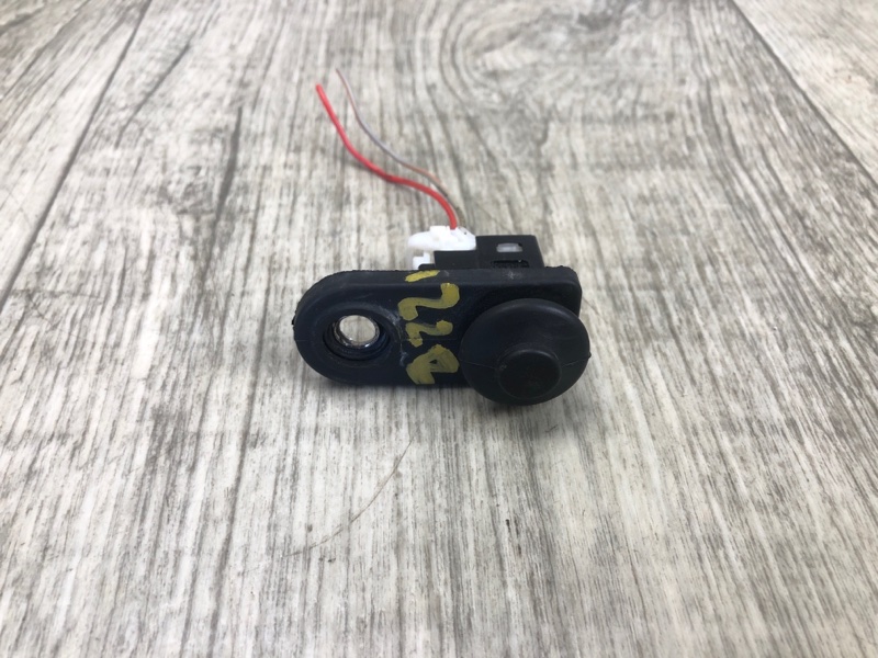 Датчик открытия двери KIA FORTE/CERATO TD 08-13 2009 TD 2.0 G4KD 935601M500 Б/У