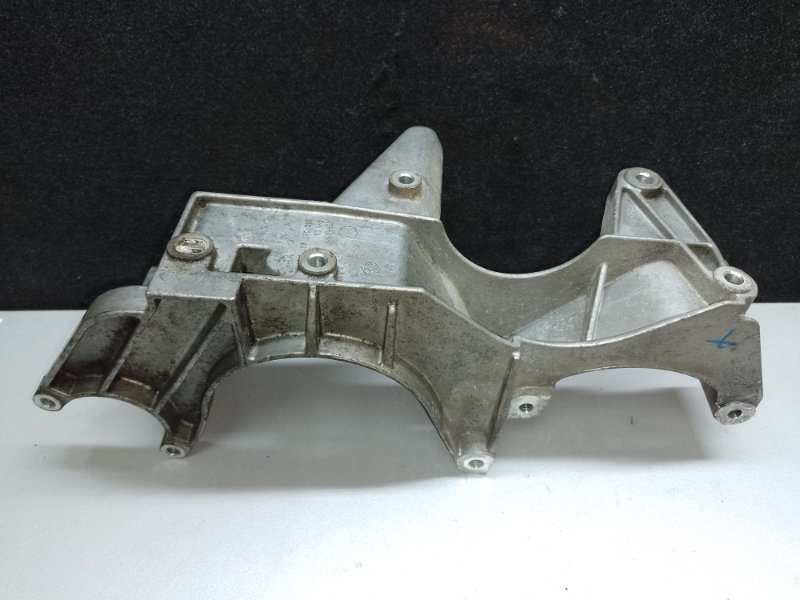 Кронштейн генератора VOLKSWAGEN TOUAREG 02-10 2007 BHK 3.6 022 260 087 F Б/У
