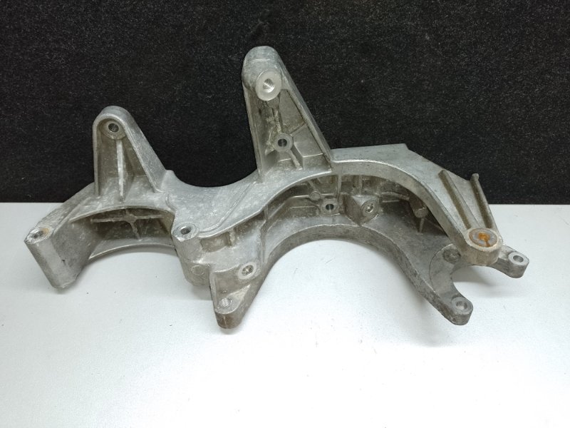 Кронштейн генератора TOUAREG 02-10 2007 BHK 3.6