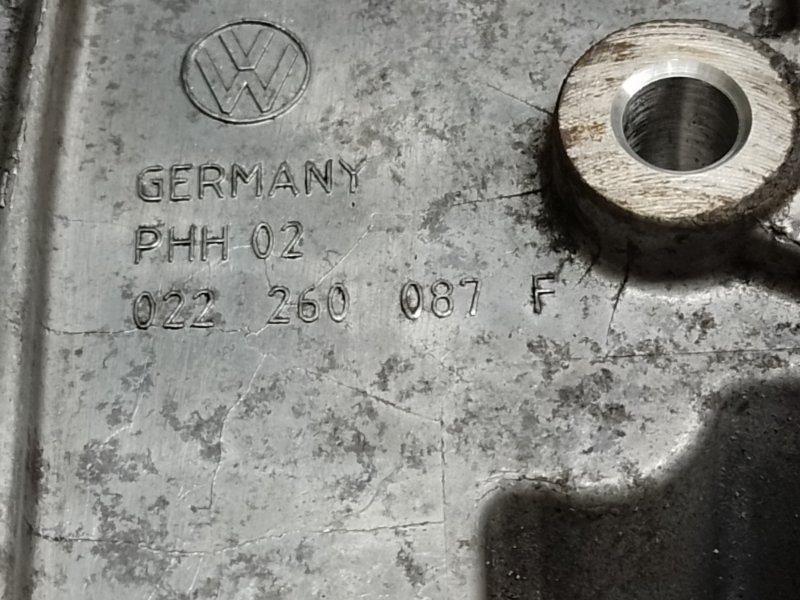 Кронштейн генератора VOLKSWAGEN TOUAREG 02-10 BHK 3.6