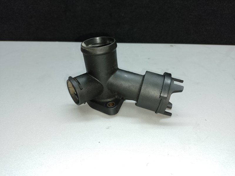 Фланец системы охлаждения VOLKSWAGEN TOUAREG 02-10 BHK 3.6