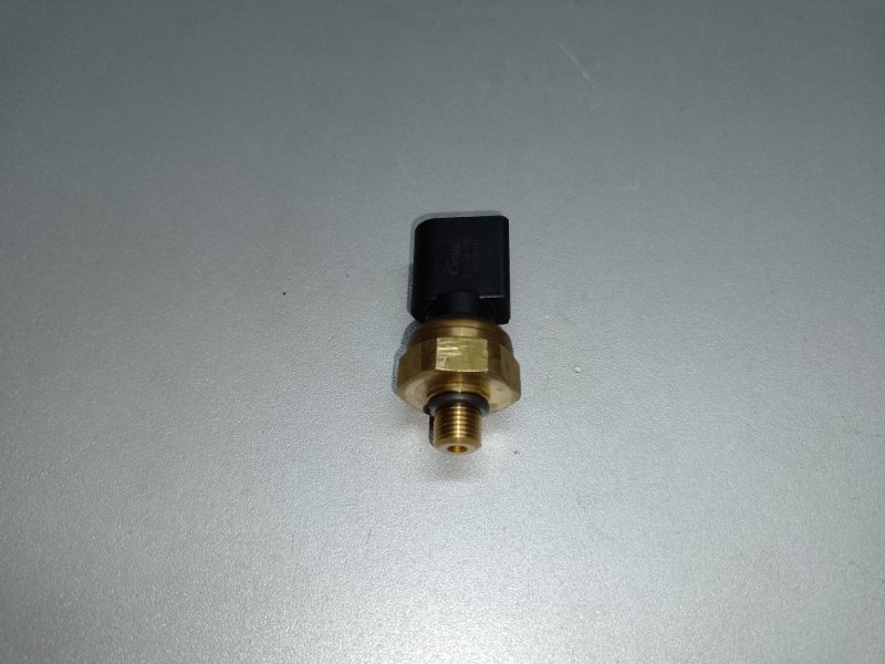 Датчик давления топлива TOUAREG 02-10 2007 BHK 3.6