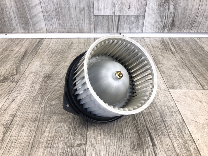 Запчасть моторчик печки MITSUBISHI OUTLANDER XL 05-13 2007 2.4 4B12 7802A135 Б/У Моторчик печки MITSUBISHI OUTLANDER XL 05-13 2007 2.4 4B12 7802A135 Б/У