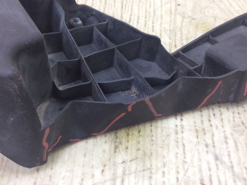 Кронштейн заднего бампера правый TOYOTA CAMRY 70 17- GSV70 2.5 A25AFKS