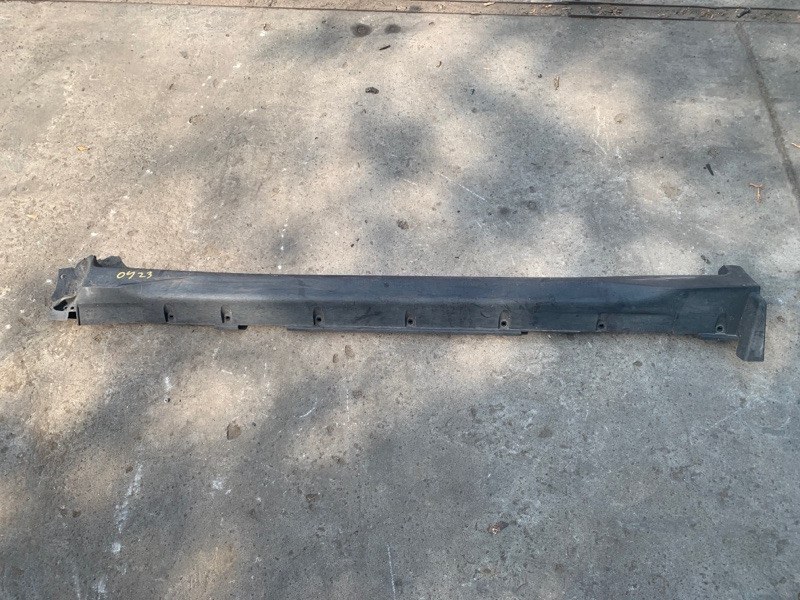 Накладка порога наружная левая NISSAN X-TRAIL/ROGUE T32 13-20 2015 2.5 QR25DE 76851-4BA0A Б/У